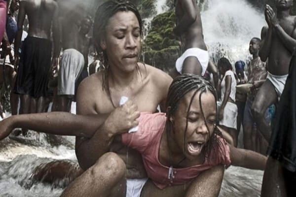 5-rites-sexuels-fous-dans-le-monde-1900x1062_c (1)