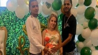 lady-two-boyfriends.x75805 (1)