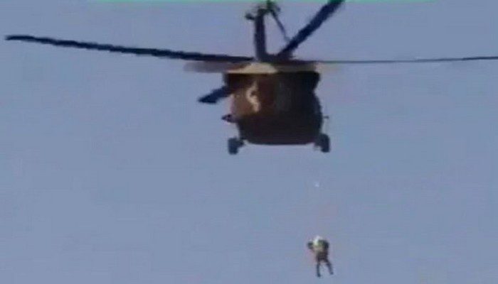 0_Taliban-flies-UK-Black-Hawk-helicopter-over-city-as-man-dangles-from-rope-below