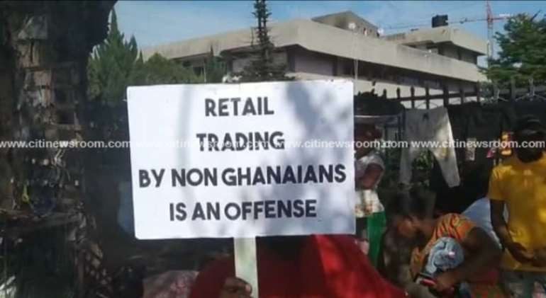 Ghana: le syndicat des commerçants ferme les magasins des étrangers dans une région
