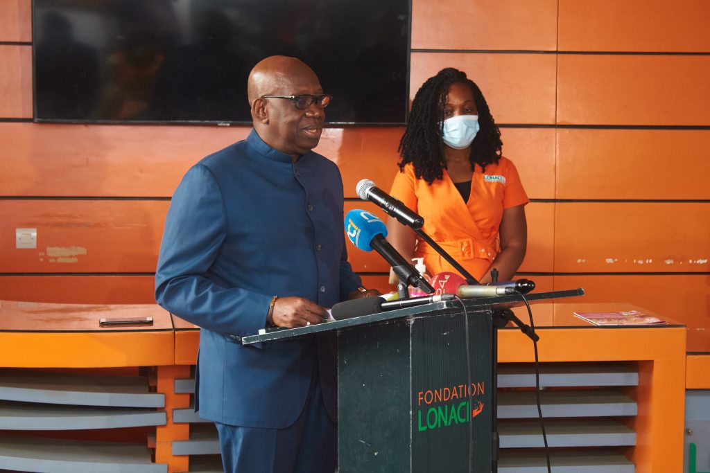 Côte d'Ivoire / La fondation LONACI fait dons de six ambulances et deux véhicules de type 4×4