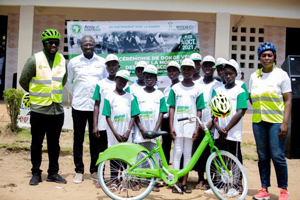 Côte d'Ivoire/ La SODECI fait dons de vélos à des jeunes filles scolarisées dans la ville d'Adiaké