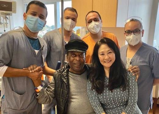 Après son hospitalisation, la légende du football Pelé va mieux mais devra suivre une chimiothérapie