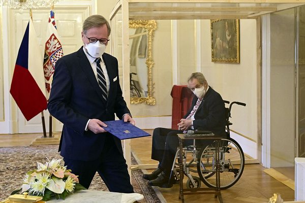 7QL32FSQIMI6ZA6S3HNLBYR3PY - Touché par le Covid-19, le président tchèque nomme le Premier ministre dans une boîte de verre : photo