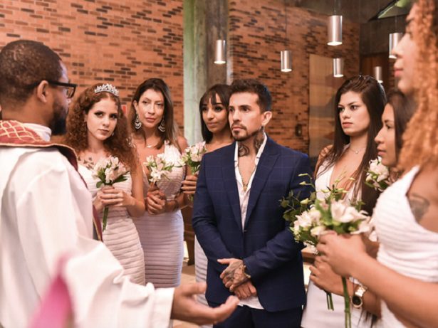 Un homme épouse 9 femmes à la fois pour protester contre la monogamie