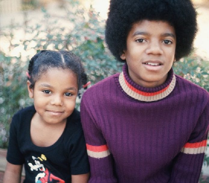 Janet Jackson révèle que son défunt frère Michael Jackson l'a traitée de "porc"