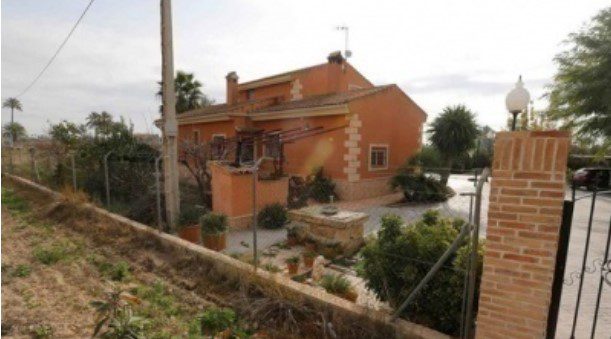 Privé de wifi, un enfant de 15 ans tue ses parents et son frère