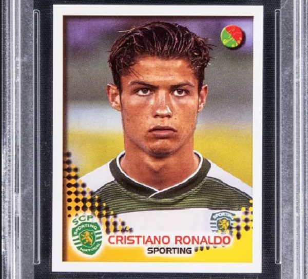 First Ever Panini Card Of A Young Cristiano Ronaldo Sells - Cristiano Ronaldo: le prix fou de sa toute première carte Panini lors d’une vente aux enchères