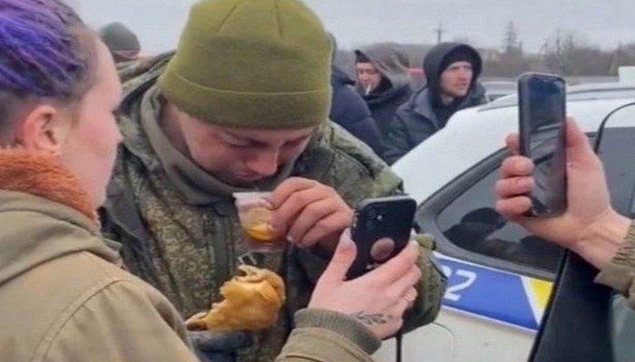 soldat russe en larmes