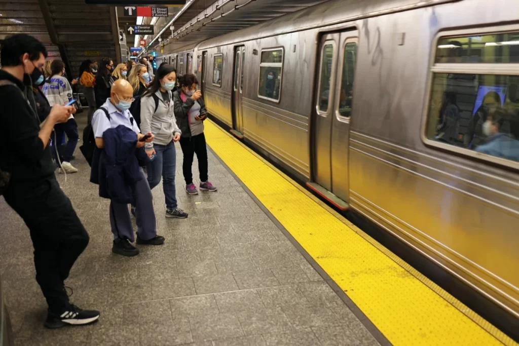Etats-Unis/ Une fusillade dans un métro de New York fait plusieurs victimes
