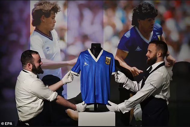 Diego Maradona: la vente aux enchères de son maillot s'ouvre avec une offre de 5 millions $