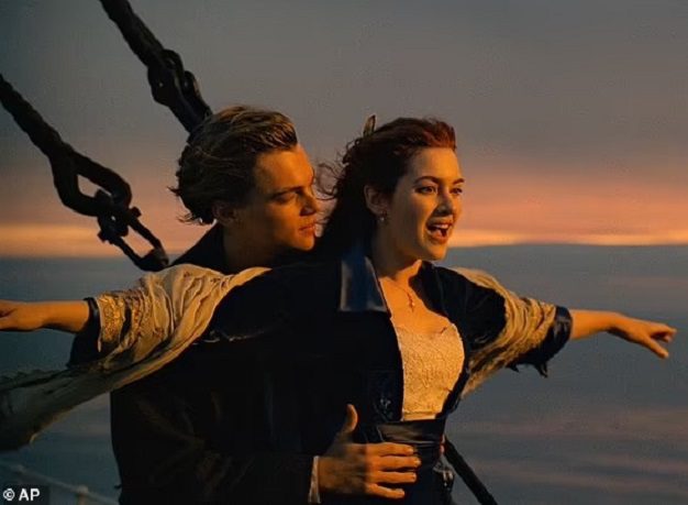 Un homme se noie en essayant d'imiter une scène du Titanic avec sa petite amie