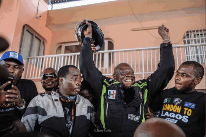 Le Nigérian faisant le trajet Londres-Lagos à moto arrive enfin au Nigeria 