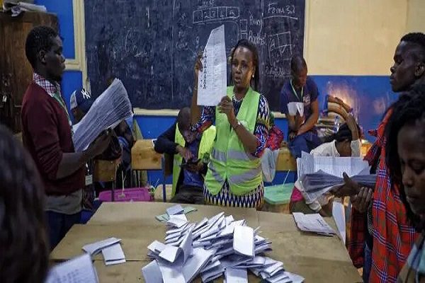 Kenya-Audit-Finds-250000-Dead-People-On-Voters-Roll-750×350.jpg