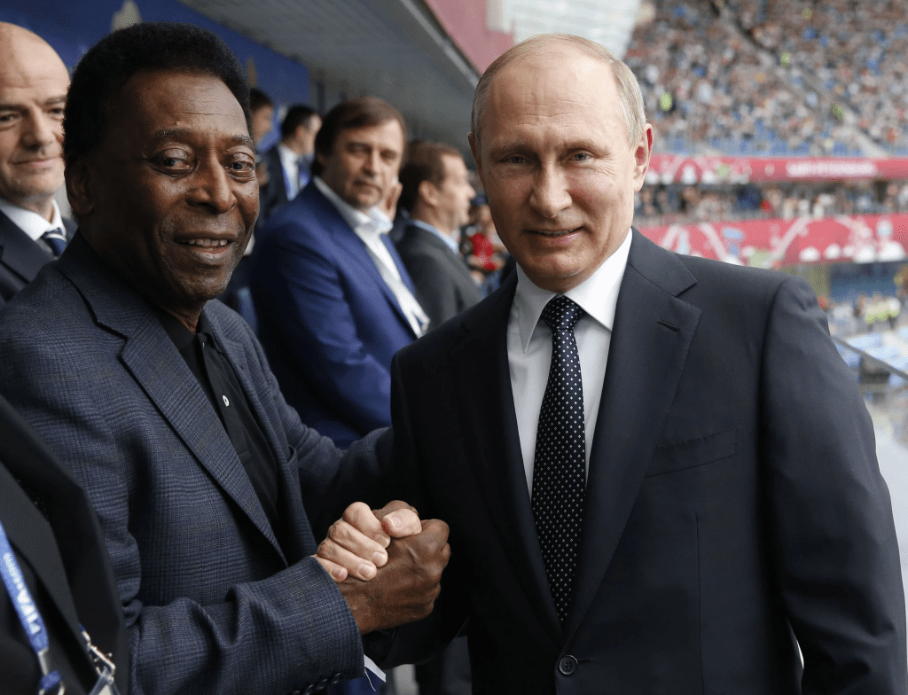 « Ce conflit est méchant, injustifiable » : le message fort de Pelé à Vladimir Poutine