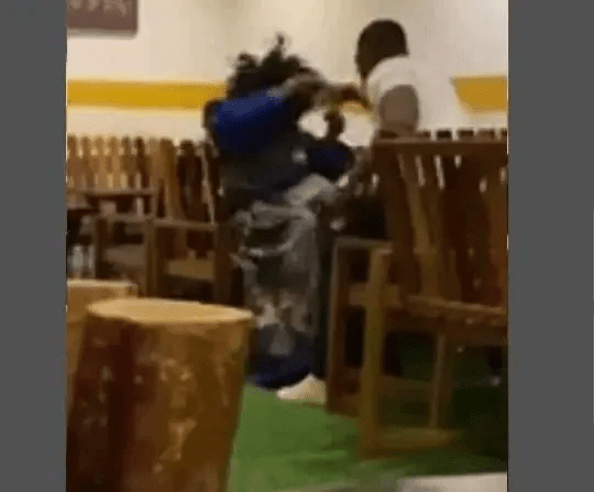 Une célébrité camerounaise bastonnée dans un restaurant par son 'petit-ami'- Vidéo