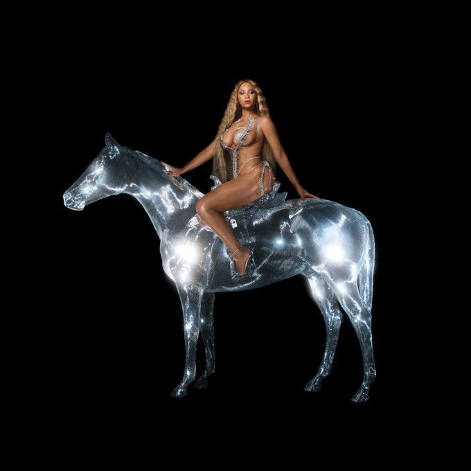 Beyoncé choque le monde avec une pochette d'album presque nue-Photos