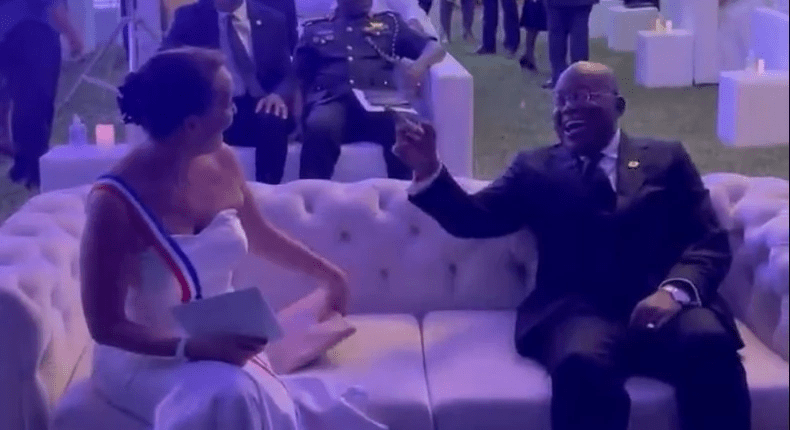 Vidéo : les pas de danse du président ghanéen Akufo-Addo avec l'ambassadrice de France remuent la toile