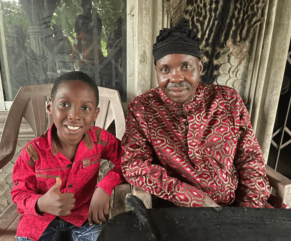 Hope, « l’enfant sorcier » secouru par une humanitaire retrouve son père après six ans (photos)