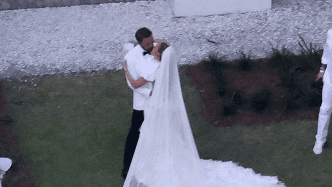 Mariage de Jennifer Lopez et Ben AfflecK : Les détails de l'incroyable robe de la chanteuse