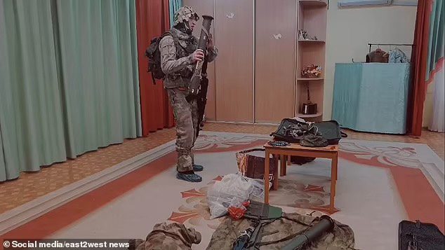 Russie : des enfants de 4 ans apprennent à utiliser des AK-47 (photos)