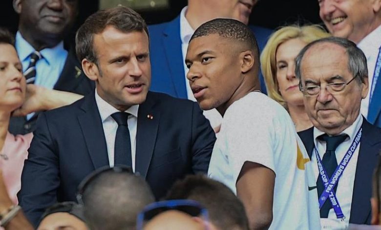 football_kylian_mbappe_revele_ce_quemmanuel_macron_lui_a_dit_pour_prolonger_au_psg_631721c8b7d27_0