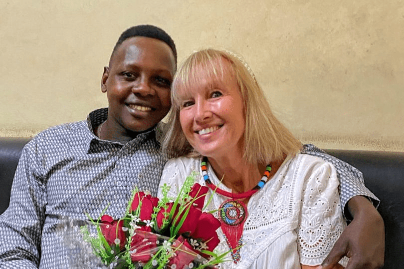 Elle parcourt 15 000 Km pour rejoindre son amant en Afrique malgré leur grand écart d'âge