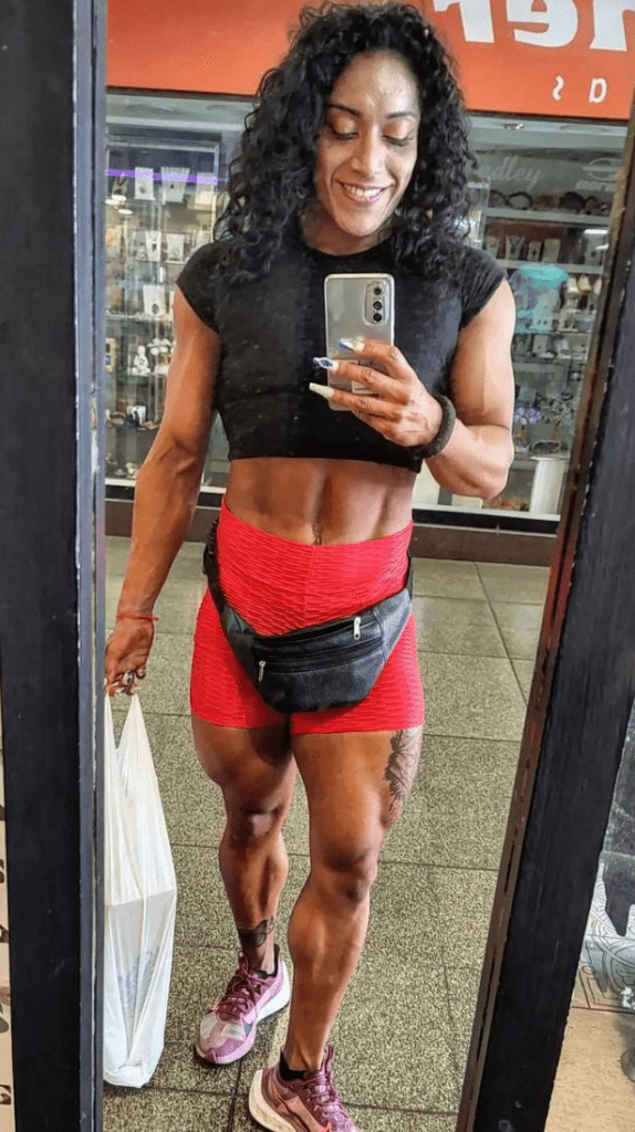 "Elle était en danger": une culturiste décède après avoir été forcée de partager une chambre d'hôtel avec un athlète masculin