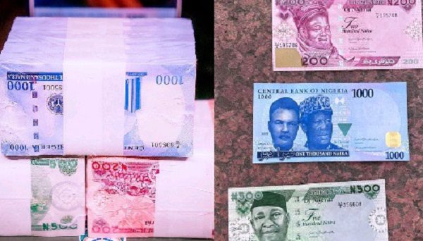 Nigeria: le président Buhari dévoile les nouveaux billets de Naira