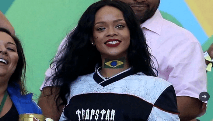 Rihanna exhibe ses seins lors d’un match
