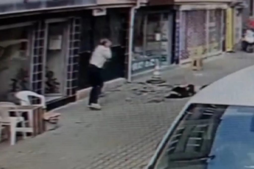 Une adolescente meurt en essayant de récupérer son téléphone portable-Photos