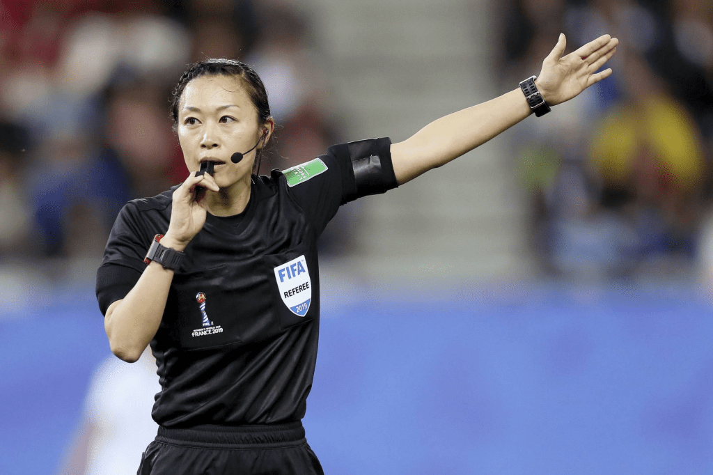 Qatar 2022 : 15 choses à savoir sur les 3 femmes arbitres de la Coupe du monde... l'une est africaine