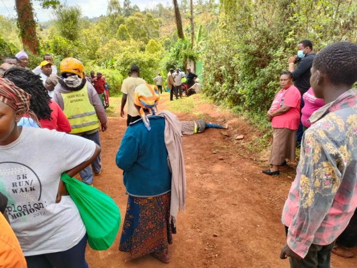 Un homme lapidé à mort par une foule en colère...la raison!