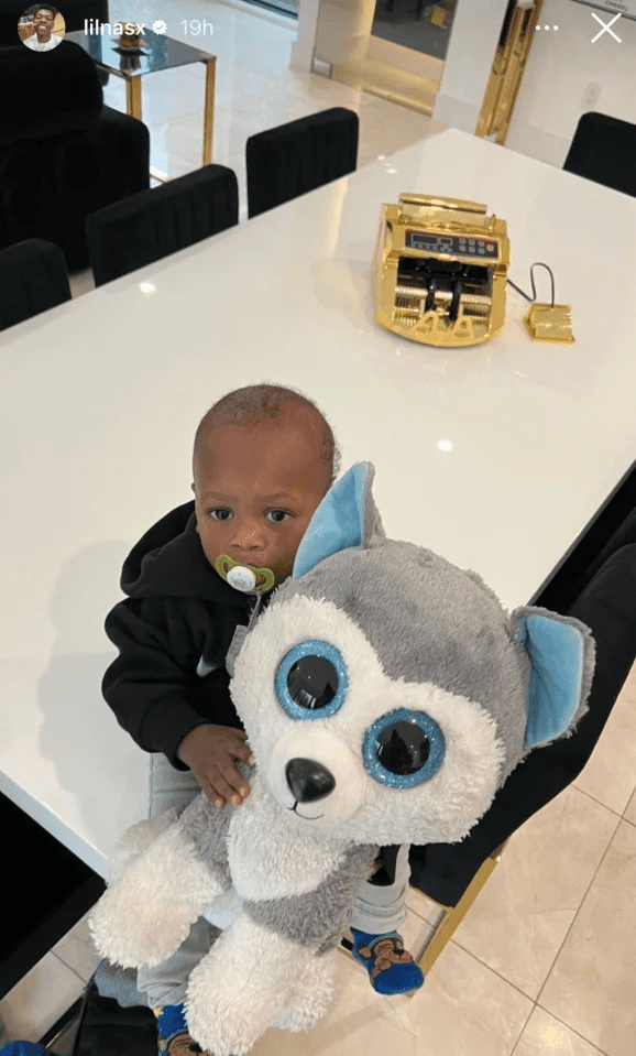 Lil Nas X révèle qu'il a un fils secret et partage les premières photos de son petit garçon