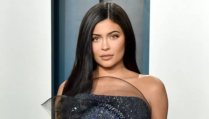 kylie-jenner-balenciaga