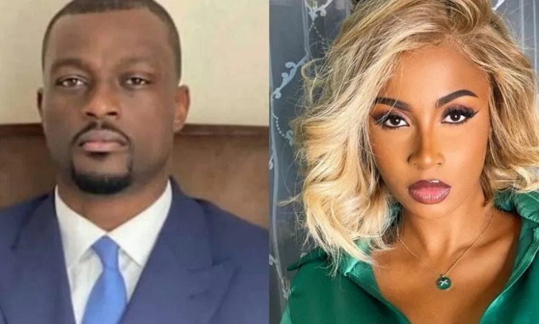 Francis-Mvemba-repond-sechement-a-Coco-Emilia-a-loccasion-de-lanniversaire-de-leur-fille