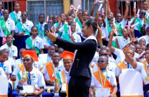 Education / Eva Traoré Méité récompense les meilleures élèves du Pensionnat Méthodiste Filles d'Anyama