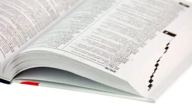 dictionary-white-background-7435086