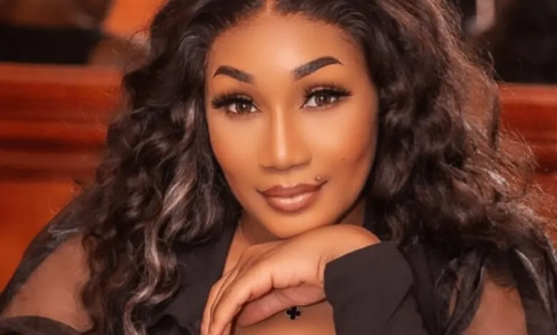 Emma-Lohoues-4-1024×873