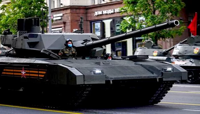 A-T-14-tank-on-display-during-a-military-parade-but-doubts-about-its-reliability-in-combat-make-it-a-risky-choice-for-Russia-4711446