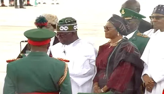 Tinubu prête serment