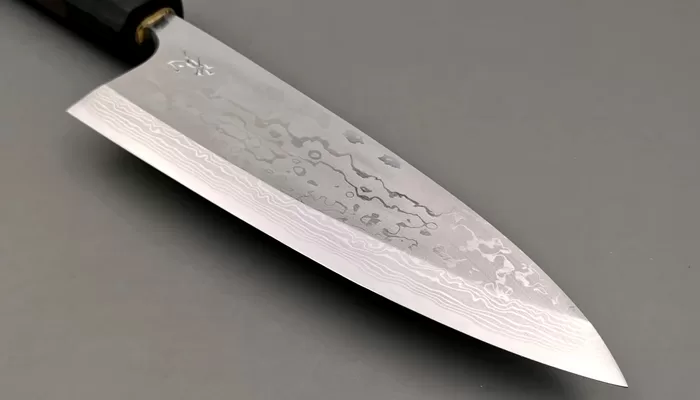 Un adolescent de 15 ans poignarde à mort un camarade de classe pour une fille