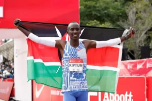 Le Kényan Eliud Kipchoge devient le premier athlète à courir le marathon en moins de deux heures