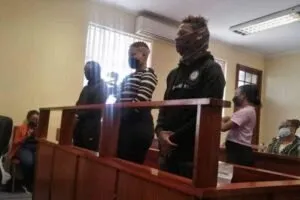 Une Sud-Africaine organise les meu.rtres de ses parents, de sa sœur enceinte et de son frère