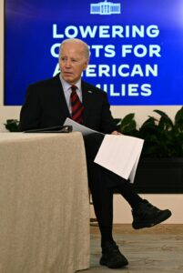 "Boat anchor", les nouvelles chaussures de Joe Biden destinées à l’empêcher de tomber constamment