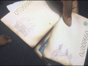 Un homme raconte comment sa mère a brûlé son visa et ruiné sa carrière de footballeur