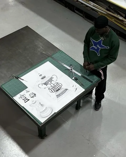 Un artiste nigérian conçoit le trophée de la FA Cup pour la prochaine finale