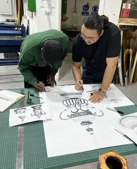 Un artiste nigérian conçoit le trophée de la FA Cup pour la prochaine finale