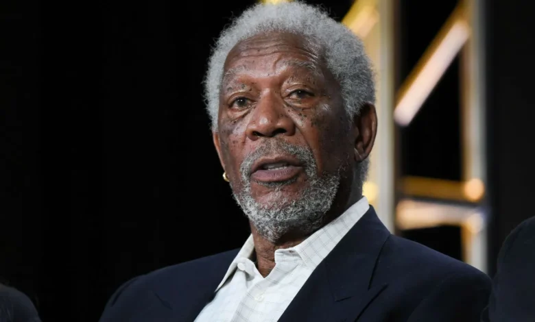 Morgan Freeman porte un gant qui inquiete ses fans
