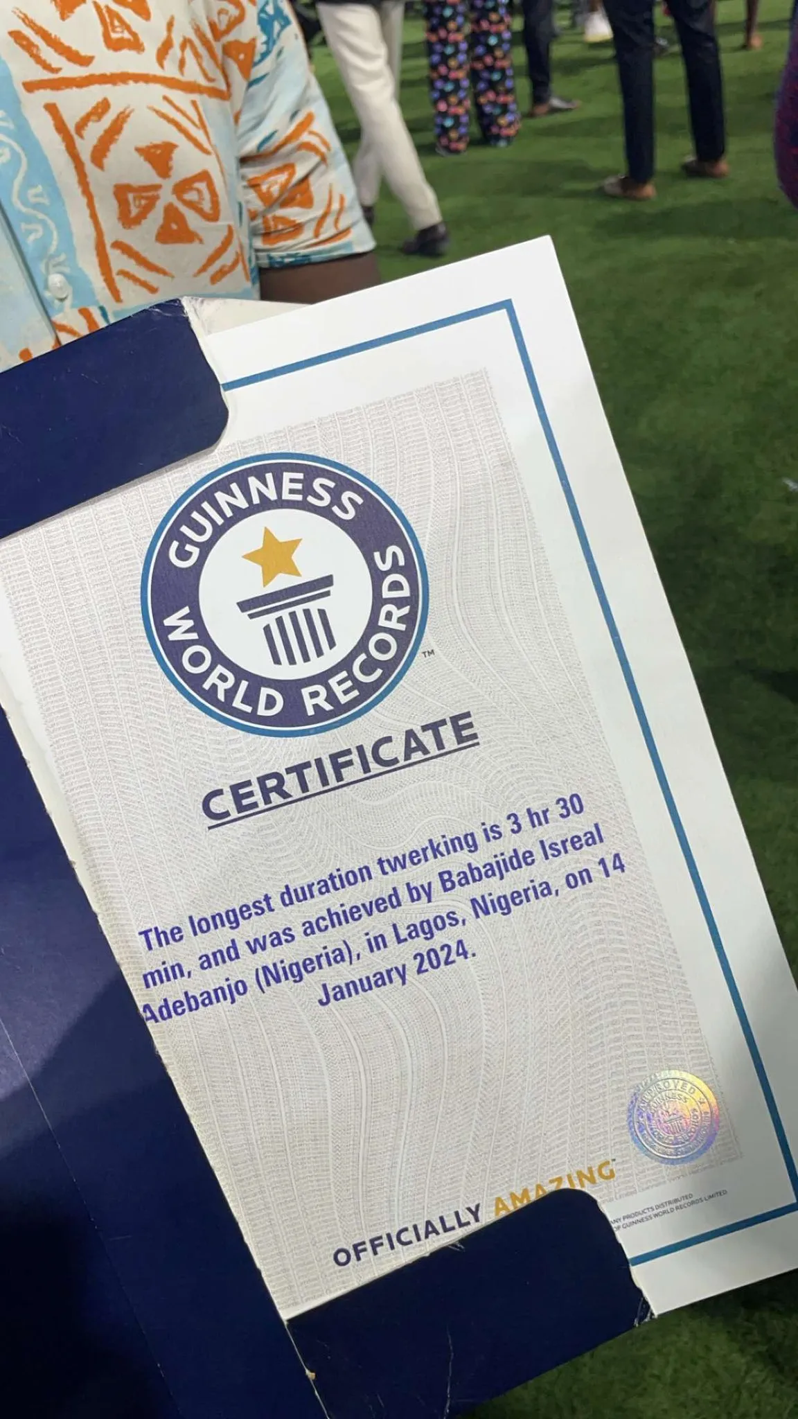 Un Nigérian bat le record mondial du twerk le plus long : vidéo